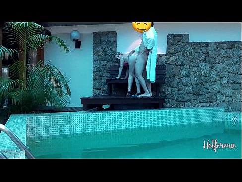 ❤️ Tus thawj coj caw tus tub txib mus rau hauv lub pas dej, tab sis tsis tuaj yeem tiv taus kub ❤️ Anal video ntawm peb ❌ Ib